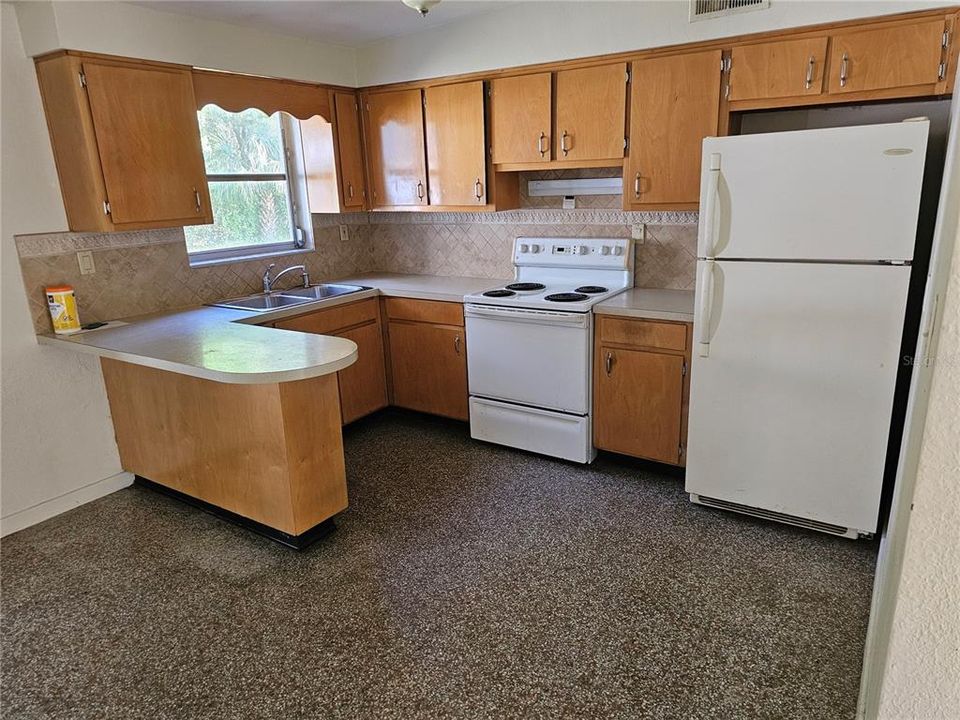 For Sale: $259,000 (2 beds, 1 baths, 825 Square Feet)