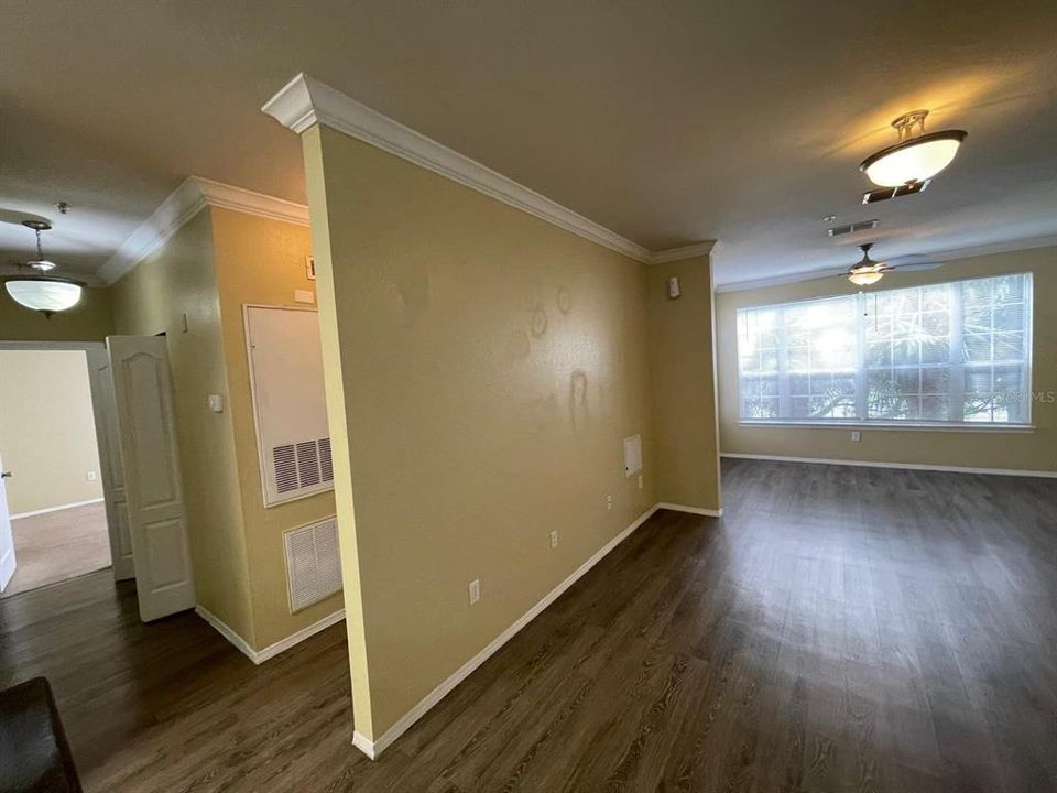 For Sale: $176,000 (2 beds, 1 baths, 1077 Square Feet)