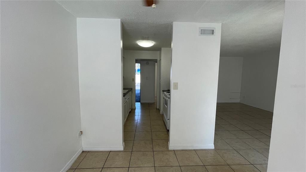 For Sale: $115,000 (1 beds, 1 baths, 707 Square Feet)