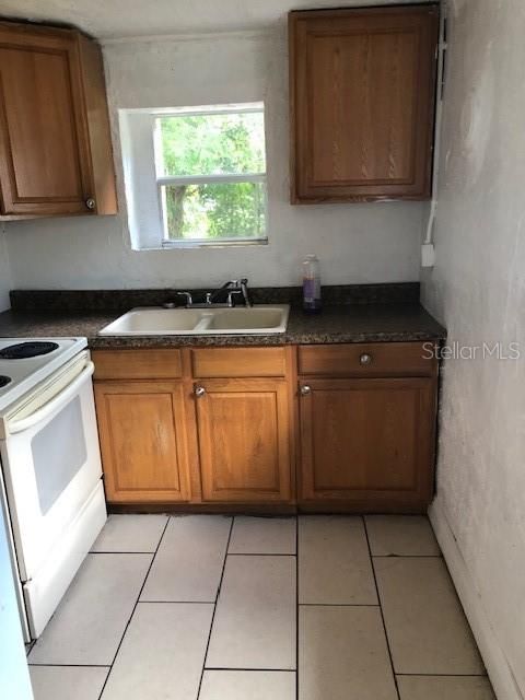 For Sale: $130,000 (2 beds, 1 baths, 856 Square Feet)