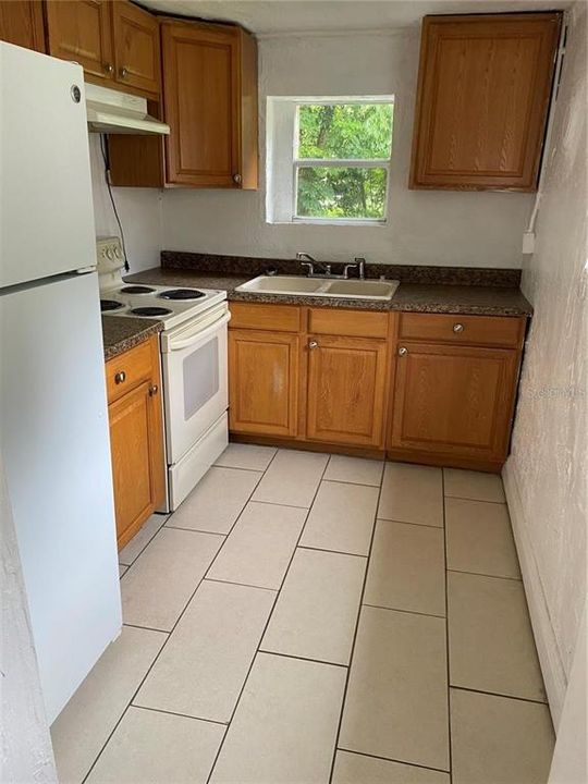 For Sale: $133,500 (2 beds, 1 baths, 856 Square Feet)