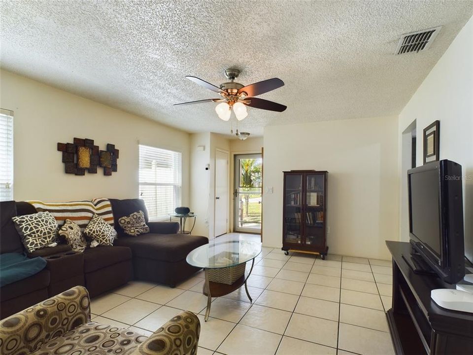 For Sale: $249,900 (3 beds, 2 baths, 1164 Square Feet)