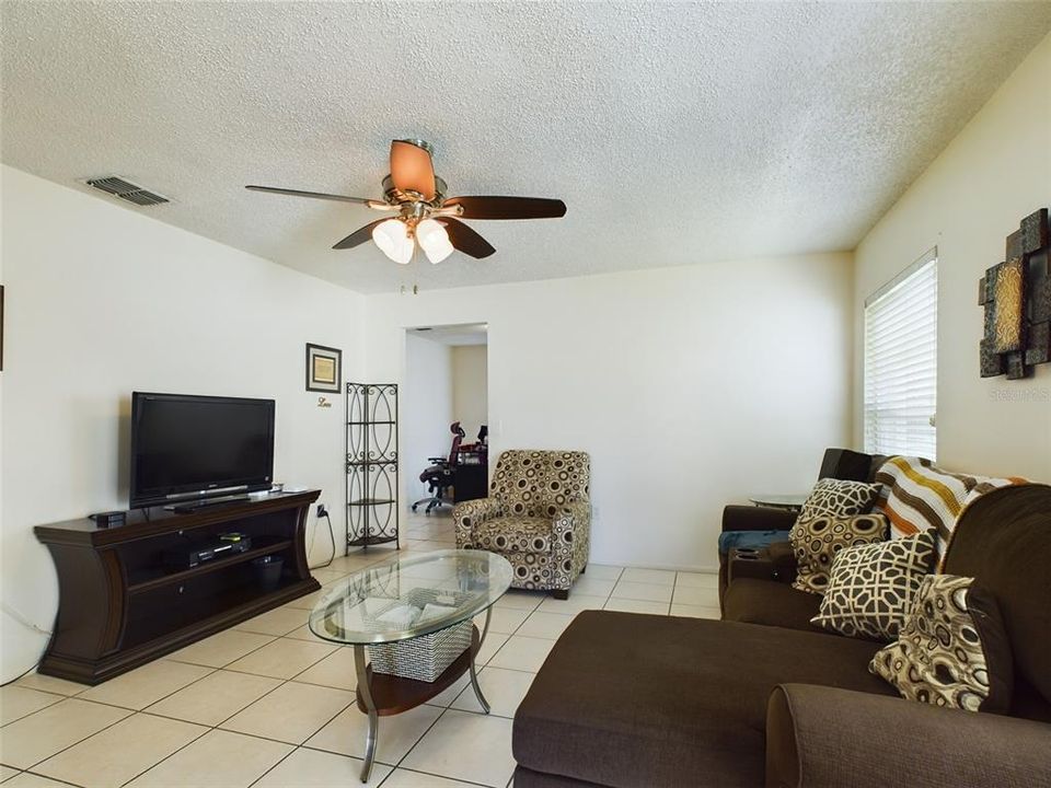 For Sale: $249,900 (3 beds, 2 baths, 1164 Square Feet)