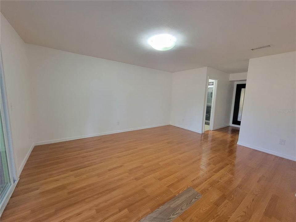 For Rent: $2,300 (3 beds, 2 baths, 1467 Square Feet)