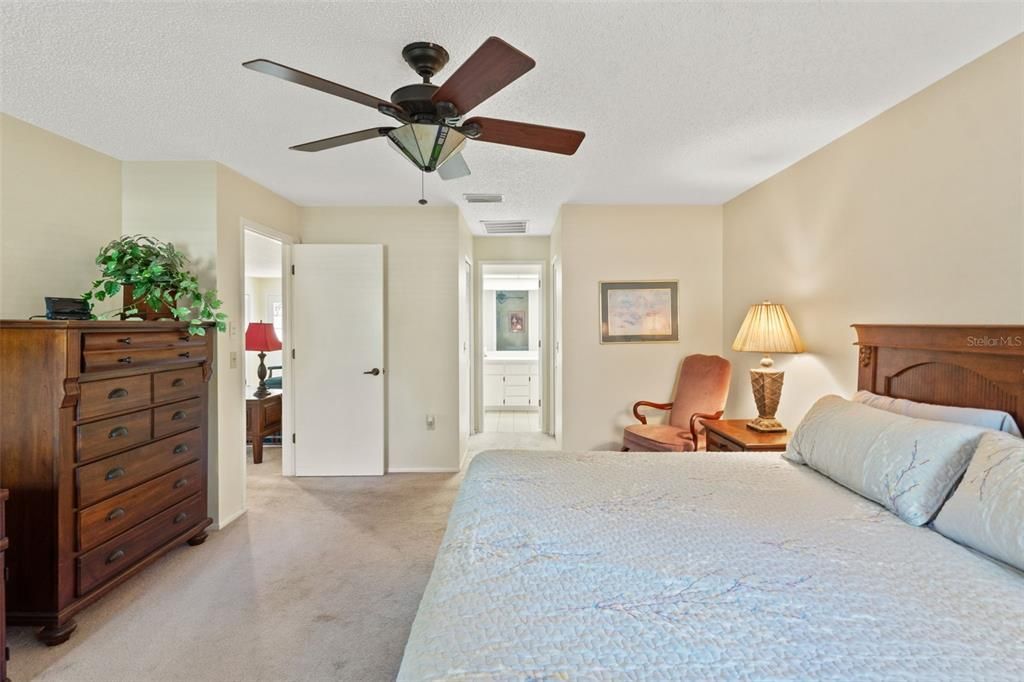 For Sale: $294,900 (2 beds, 2 baths, 1702 Square Feet)