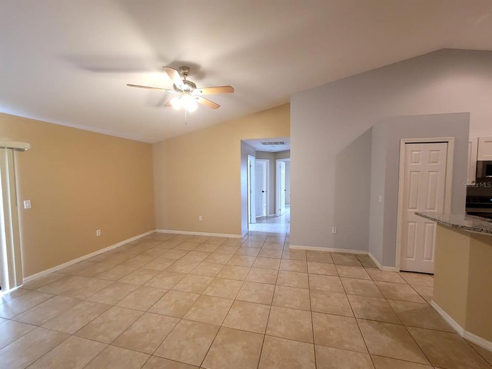 For Rent: $1,650 (3 beds, 2 baths, 1578 Square Feet)