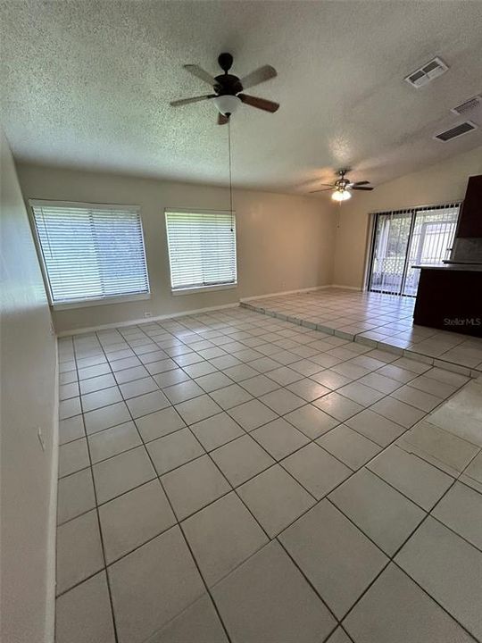 For Rent: $1,665 (3 beds, 2 baths, 1218 Square Feet)