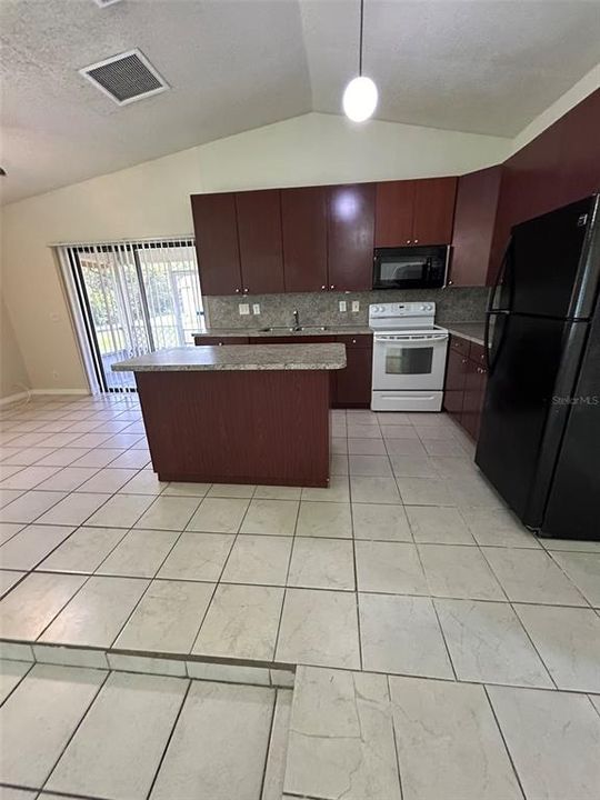 For Rent: $1,665 (3 beds, 2 baths, 1218 Square Feet)