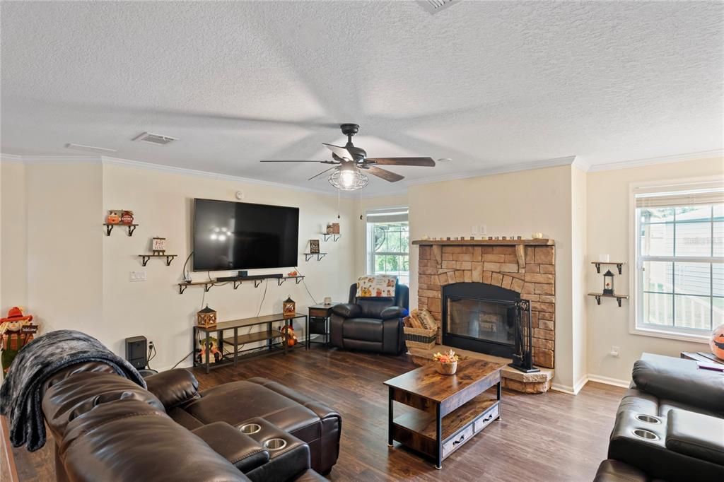 Living room with Fireplace