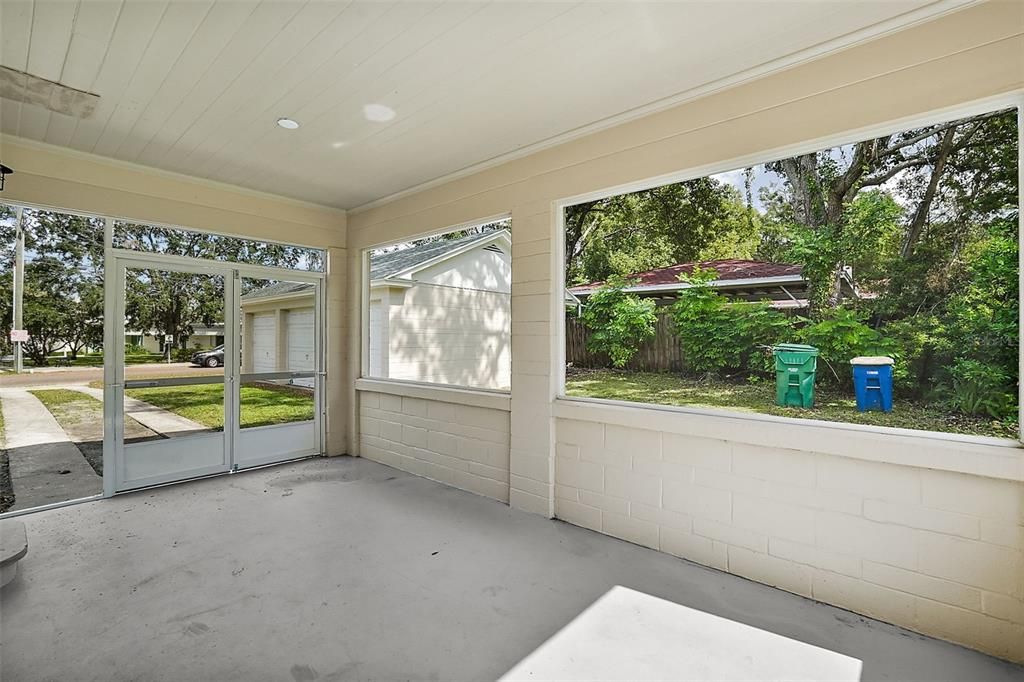 Screened Florida Room (double door to fit golf cart)