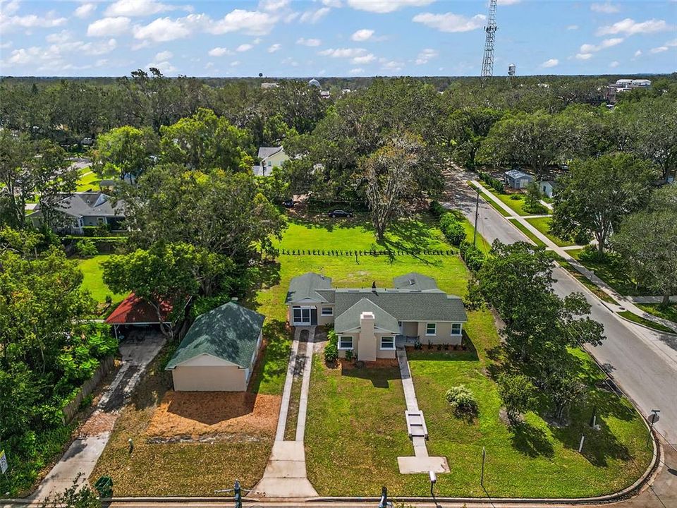 For Sale: $795,000 (2 beds, 1 baths, 1300 Square Feet)