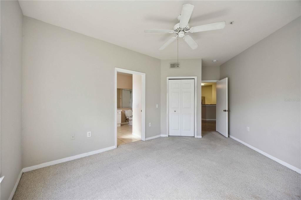 For Sale: $259,900 (2 beds, 2 baths, 1289 Square Feet)