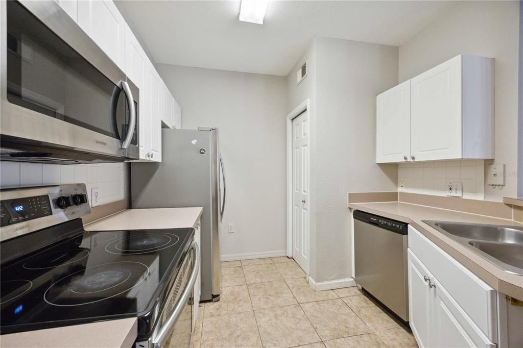 For Sale: $259,900 (2 beds, 2 baths, 1289 Square Feet)