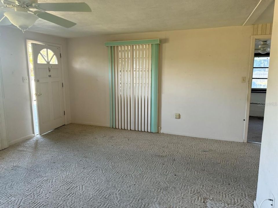 For Sale: $161,000 (2 beds, 1 baths, 1100 Square Feet)