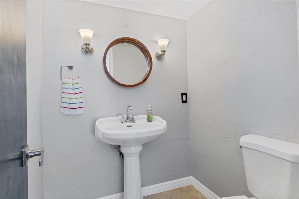 For Sale: $230,000 (2 beds, 2 baths, 1203 Square Feet)