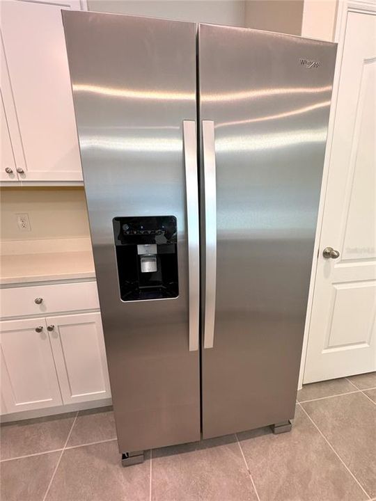 Kitchen - Stainless Steel Whirlpool Fridge/Freezer with Water & Ice Maker