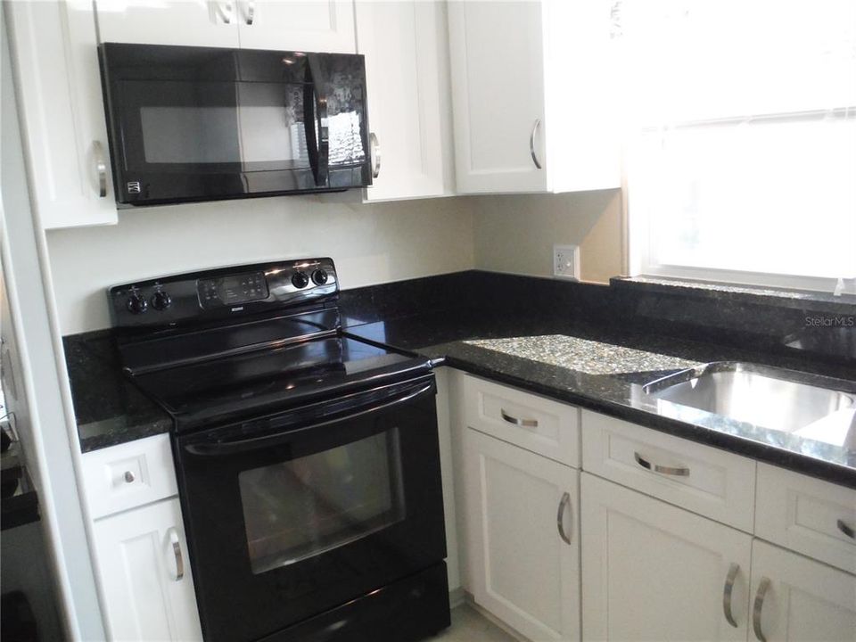 For Sale: $289,000 (2 beds, 2 baths, 1248 Square Feet)