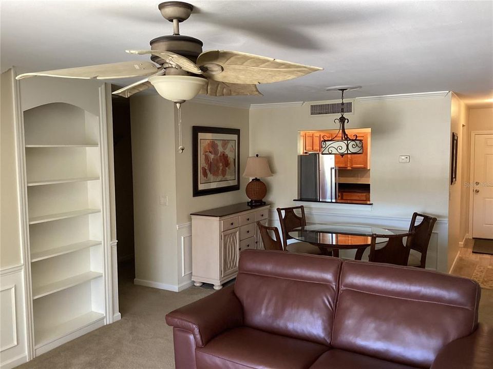 For Sale: $279,000 (2 beds, 2 baths, 1156 Square Feet)