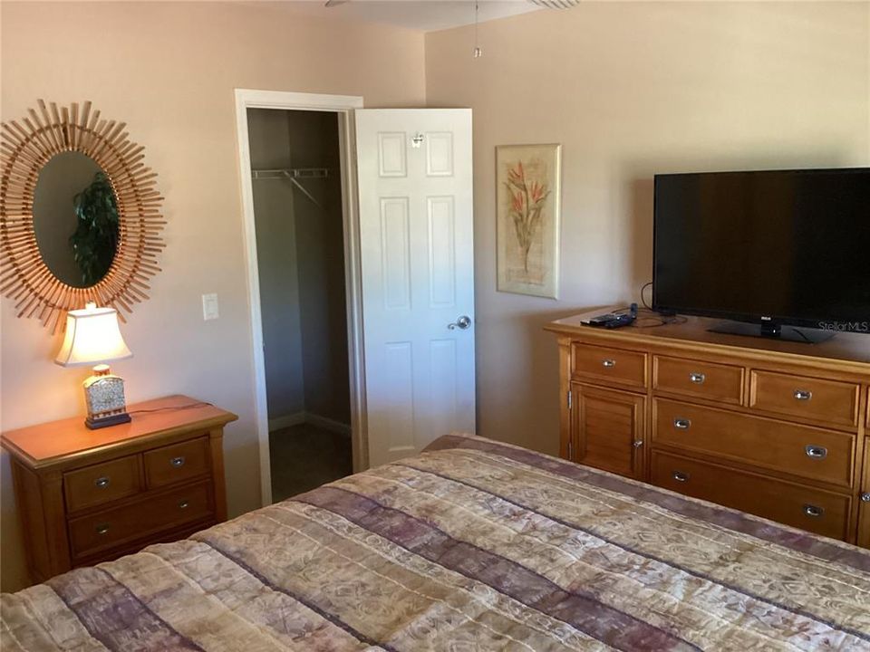 For Sale: $279,000 (2 beds, 2 baths, 1156 Square Feet)