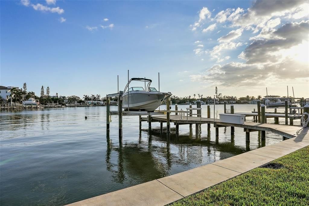 For Sale: $1,995,000 (3 beds, 3 baths, 2656 Square Feet)