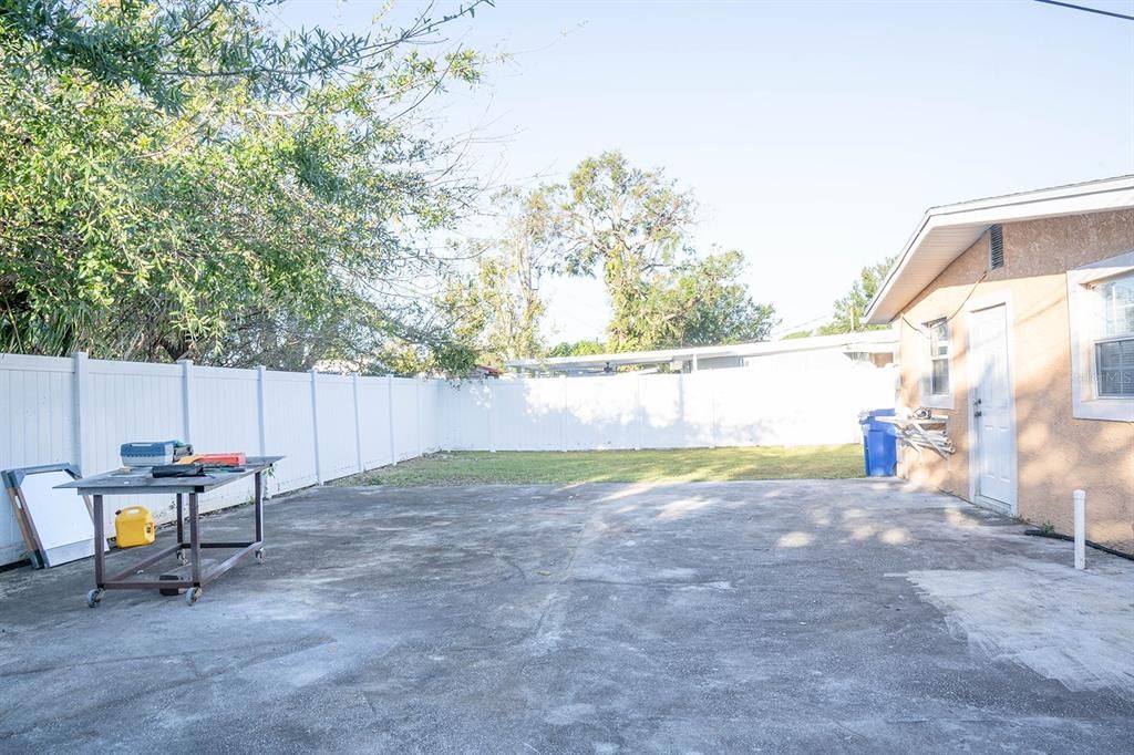 For Sale: $360,000 (3 beds, 3 baths, 1000 Square Feet)