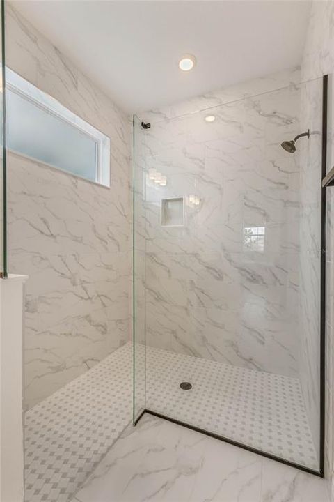 Large walk in shower en-suite