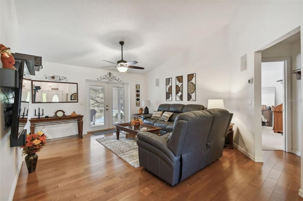 For Sale: $425,000 (4 beds, 2 baths, 1467 Square Feet)