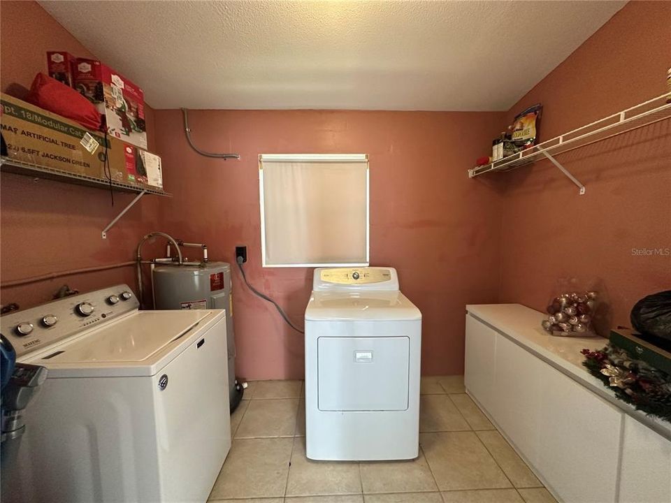 For Sale: $325,000 (3 beds, 1 baths, 1244 Square Feet)