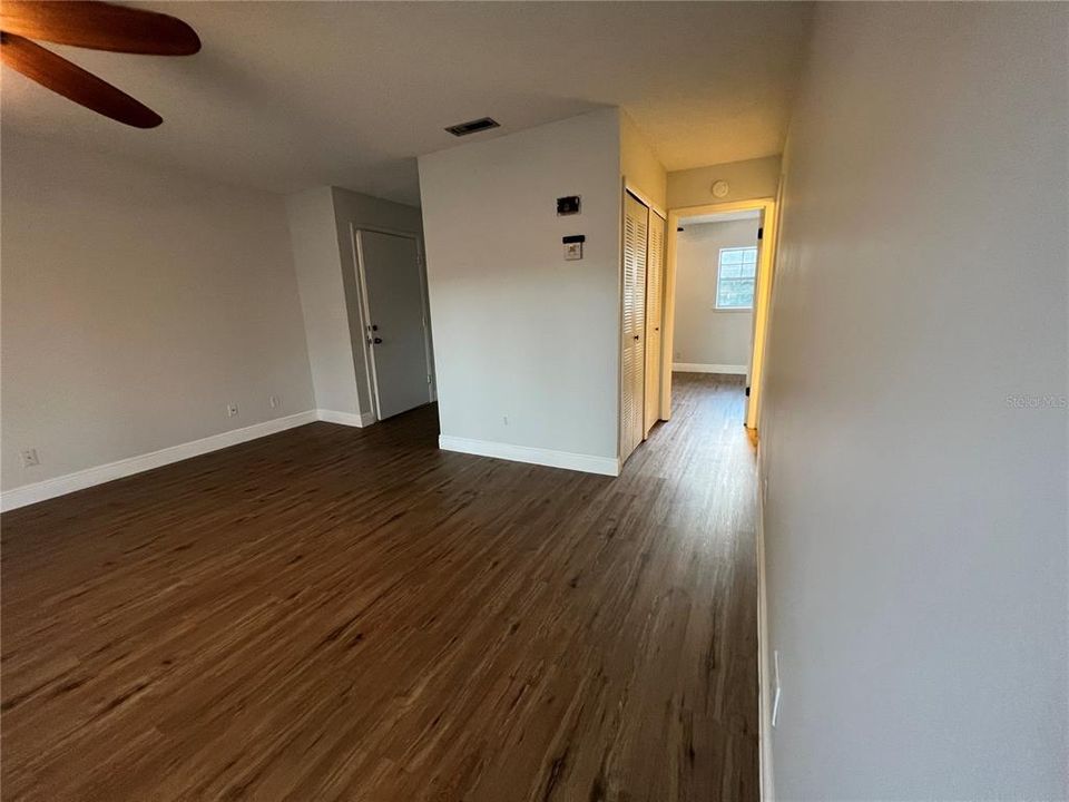 For Sale: $139,000 (1 beds, 1 baths, 803 Square Feet)