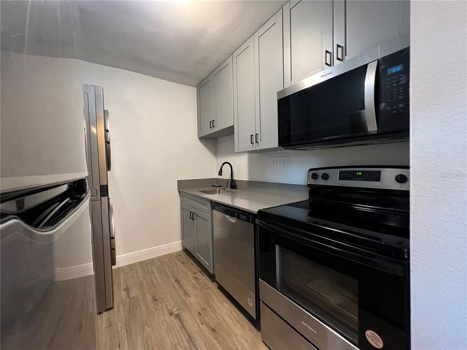 For Sale: $139,000 (1 beds, 1 baths, 803 Square Feet)