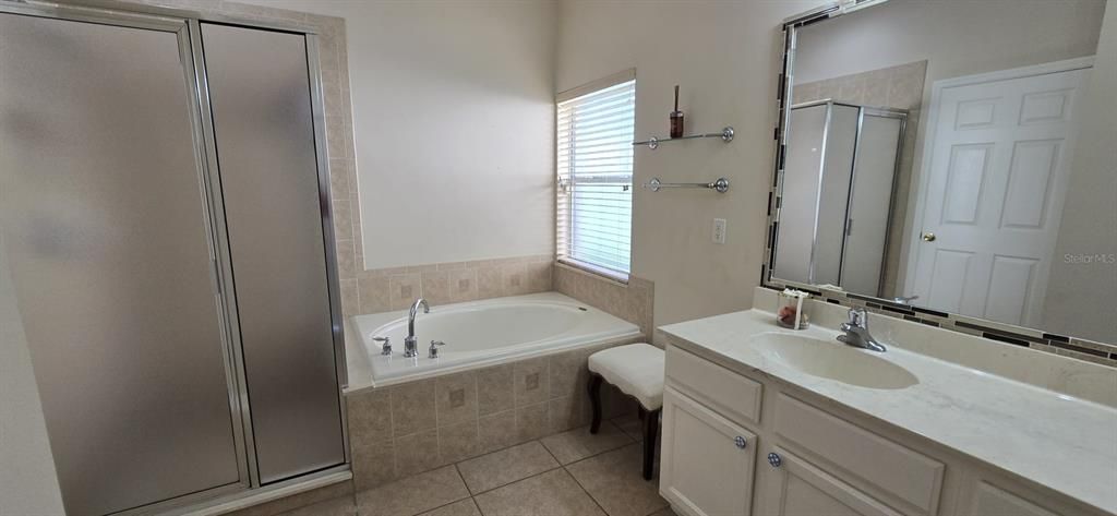 For Rent: $2,600 (3 beds, 2 baths, 2214 Square Feet)