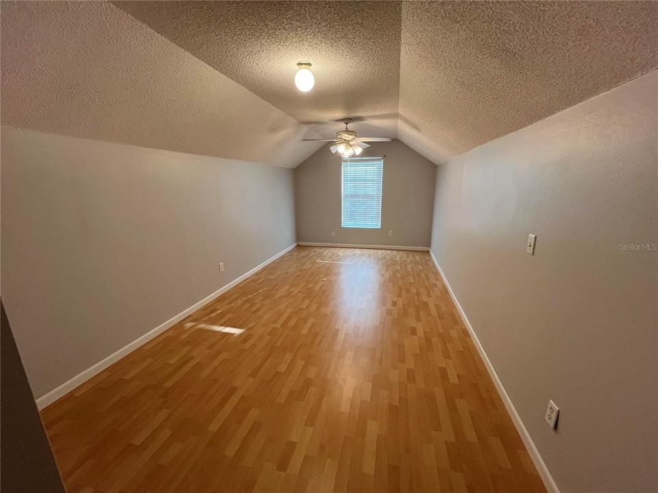 For Rent: $2,500 (3 beds, 2 baths, 1977 Square Feet)