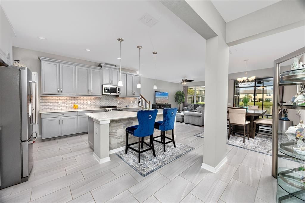 Large Chef's Kitchen with Island