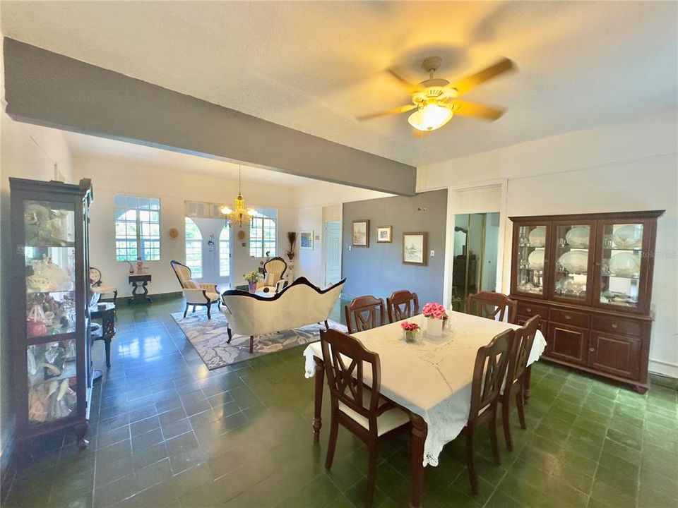 На продажу: $750,000 (3 спален, 2 ванн, 2109 Квадратных фут)