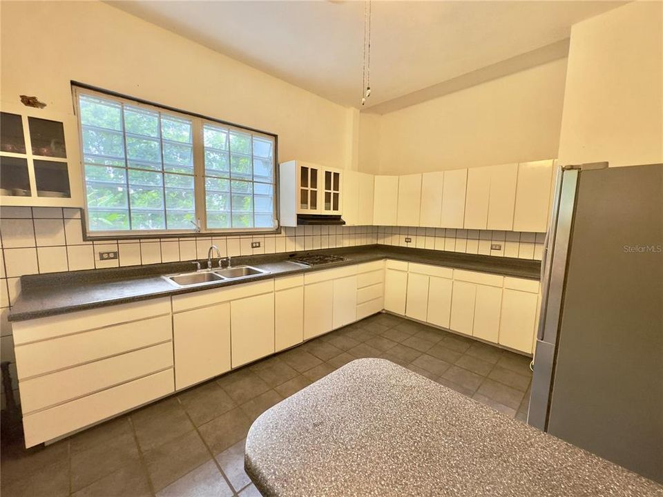 На продажу: $750,000 (3 спален, 2 ванн, 2109 Квадратных фут)