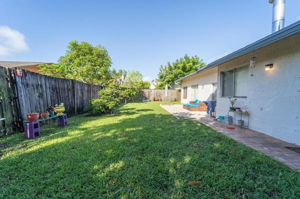 For Sale: $550,000 (3 beds, 2 baths, 1869 Square Feet)