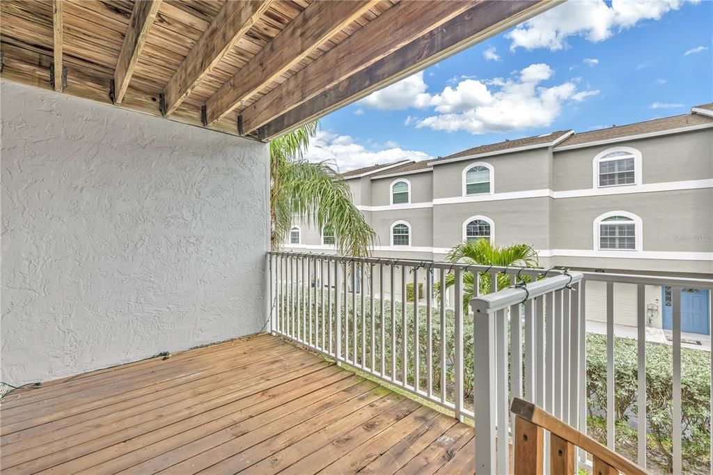 2nd deck/balcony off the living room