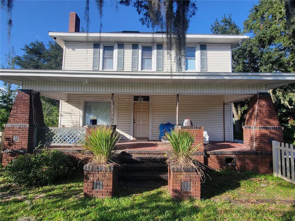 For Sale: $700,000 (3 beds, 2 baths, 2714 Square Feet)