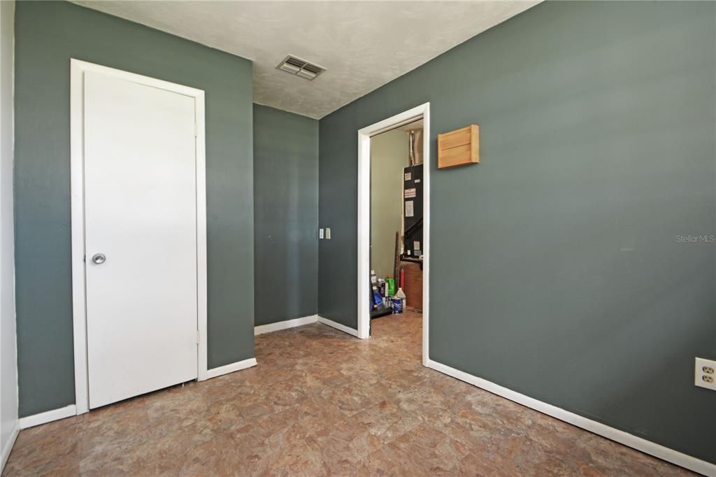 For Sale: $285,000 (3 beds, 2 baths, 1460 Square Feet)