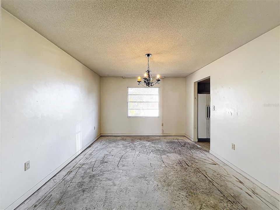 For Sale: $325,000 (4 beds, 2 baths, 2076 Square Feet)