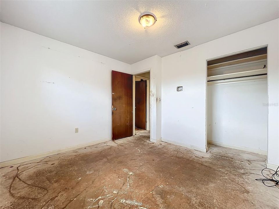 For Sale: $325,000 (4 beds, 2 baths, 2076 Square Feet)