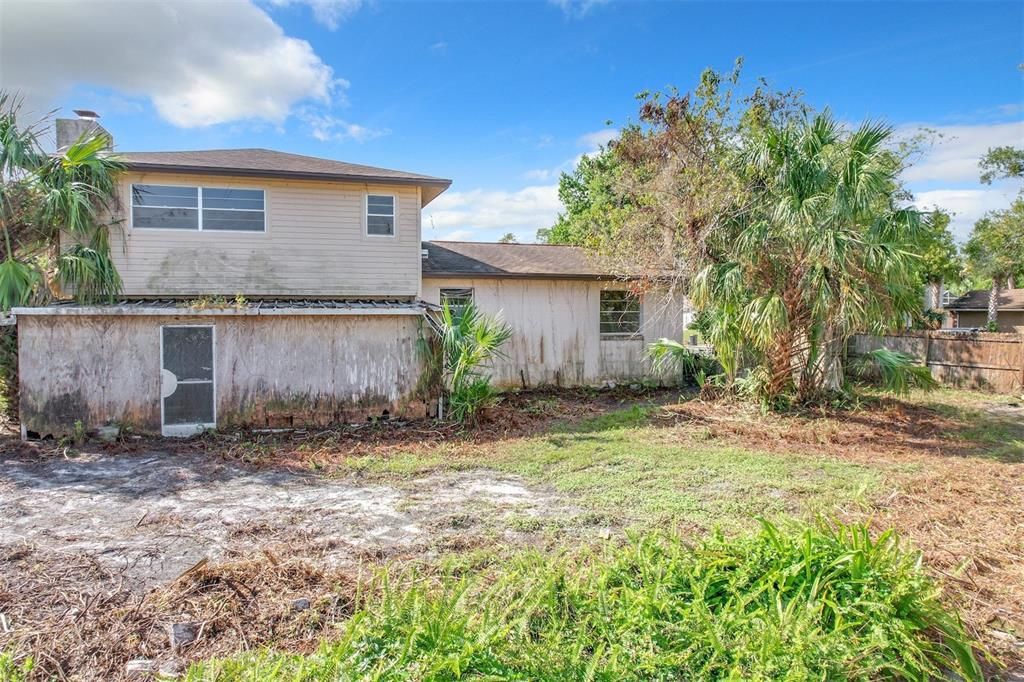 For Sale: $325,000 (4 beds, 2 baths, 2076 Square Feet)