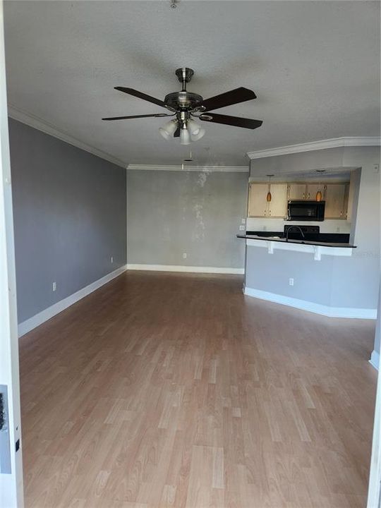 For Rent: $1,600 (1 beds, 1 baths, 1000 Square Feet)