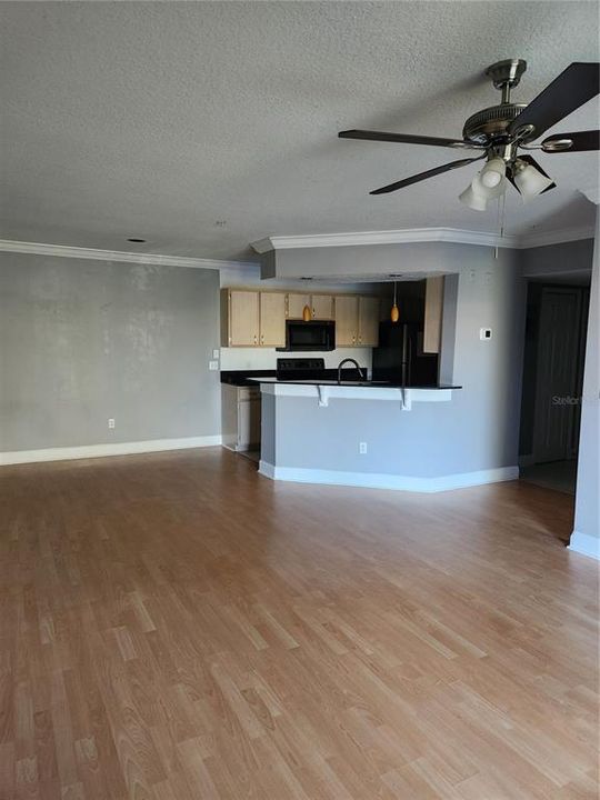 For Rent: $1,600 (1 beds, 1 baths, 1000 Square Feet)