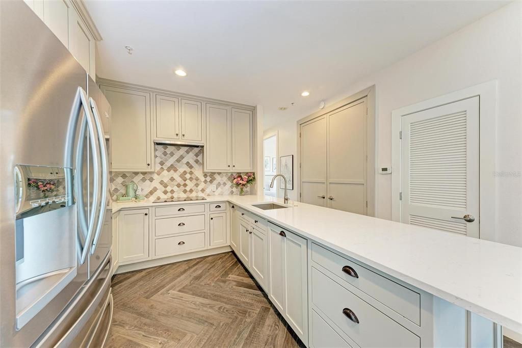 Kitchen, quartz countertops