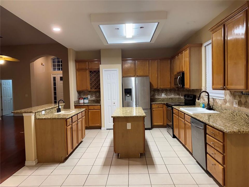 For Rent: $2,300 (4 beds, 3 baths, 2220 Square Feet)