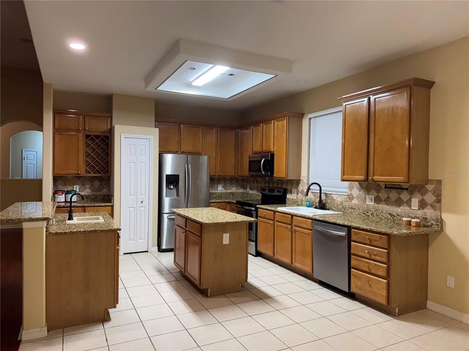 For Rent: $2,300 (4 beds, 3 baths, 2220 Square Feet)