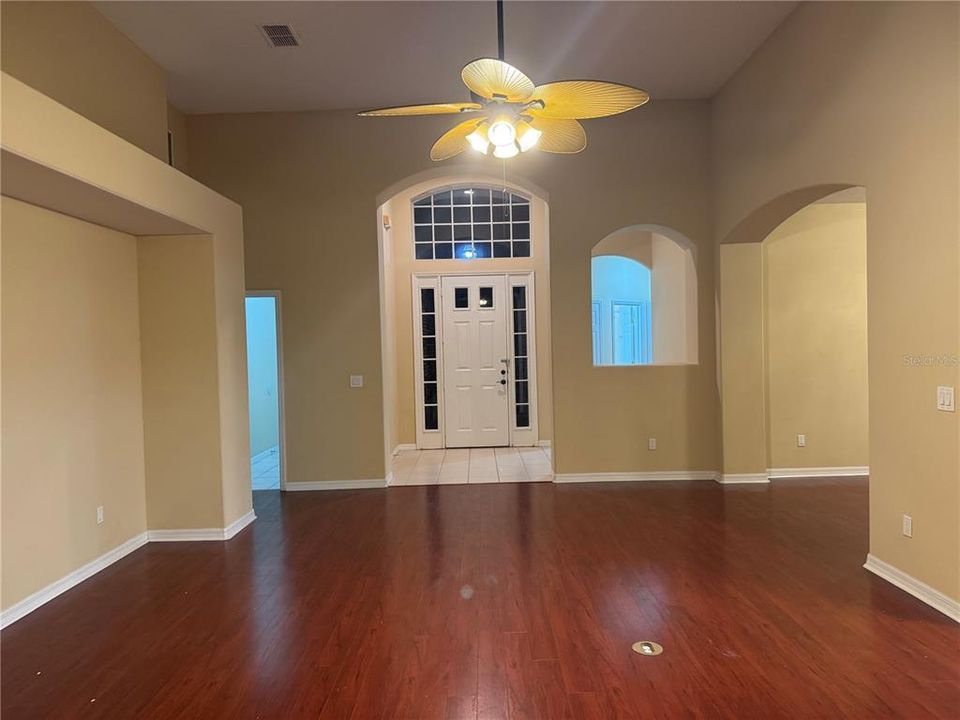 For Rent: $2,300 (4 beds, 3 baths, 2220 Square Feet)