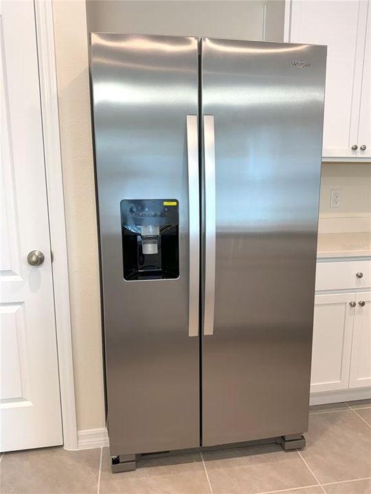 Kitchen - Stainless Steel Whirlpool Fridge/Freezer with Water & Ice Maker