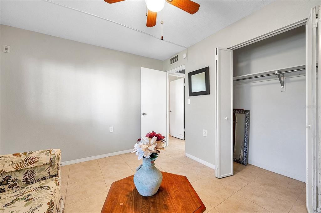 Active With Contract: $100,000 (2 beds, 1 baths, 836 Square Feet)